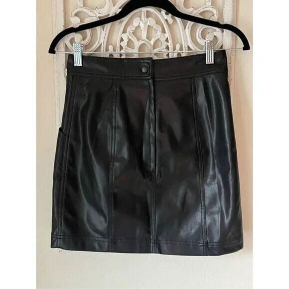 SK1 H&M Vegan Leather Mini Cargo Skirt Size‎ 4 - Picture 1 of 6